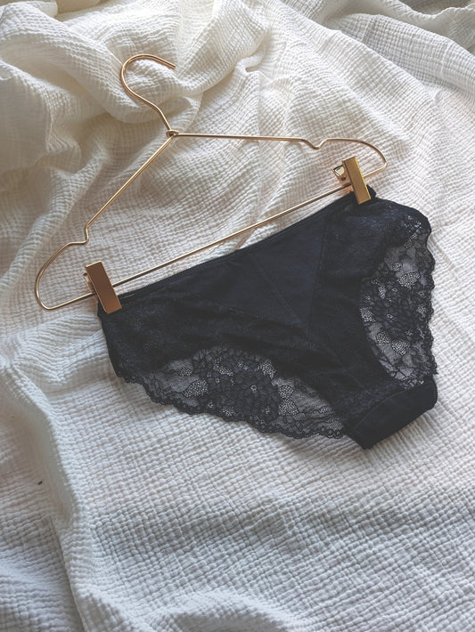 Karmah, the lace panties (french only)