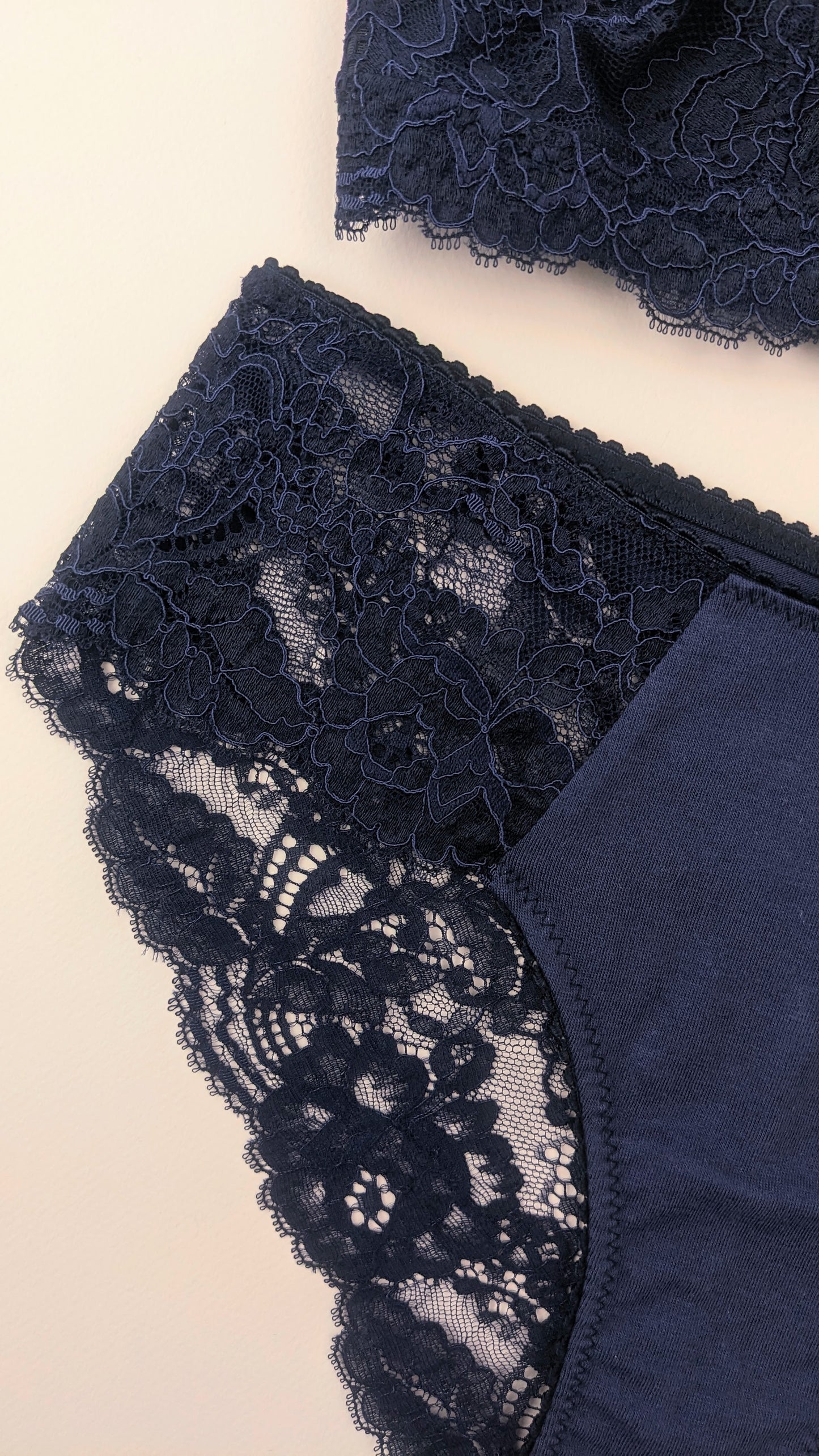 Karmah, la culotte à empiècements dentelle