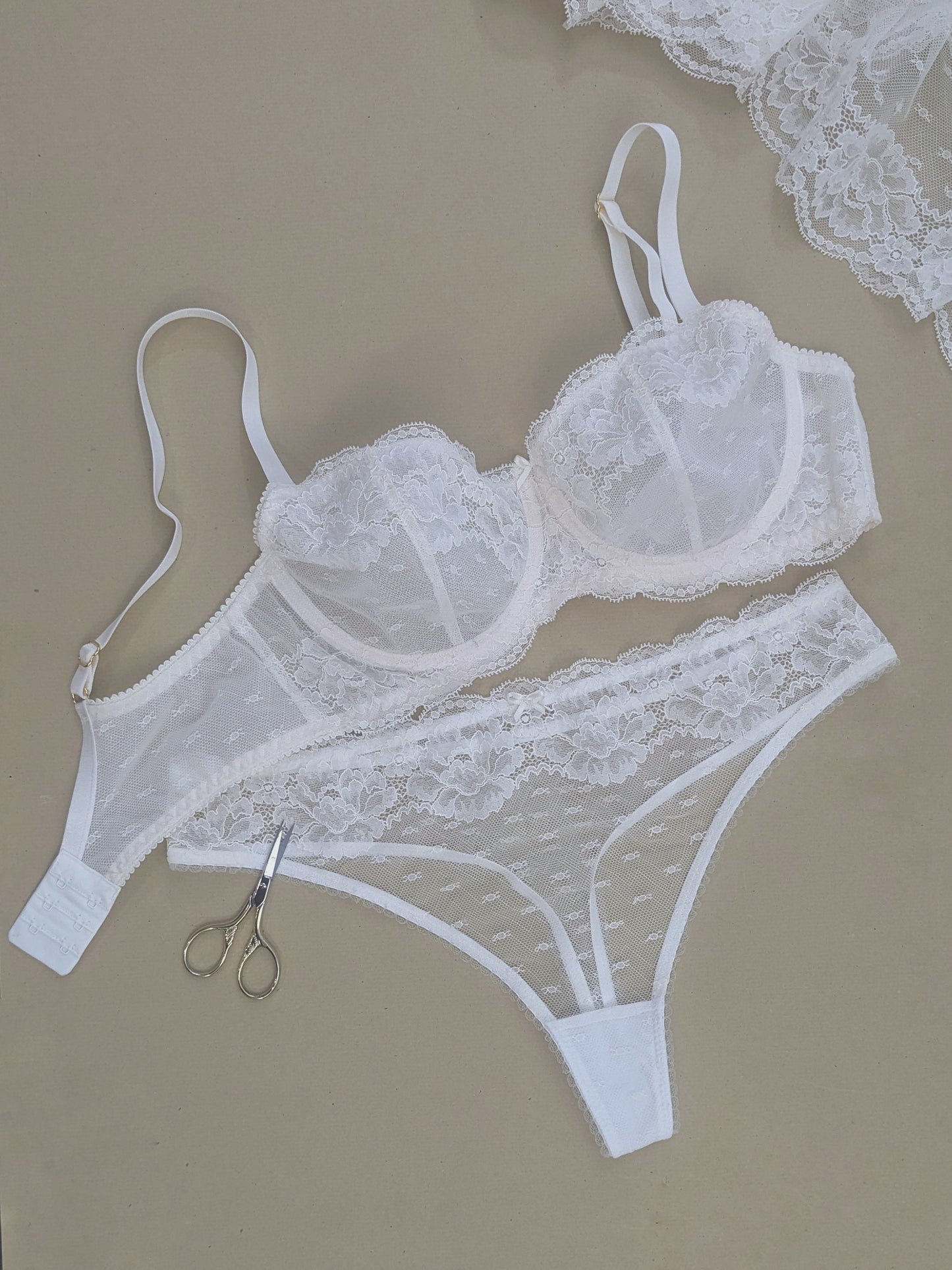 Célèste, le soutien-gorge corbeille