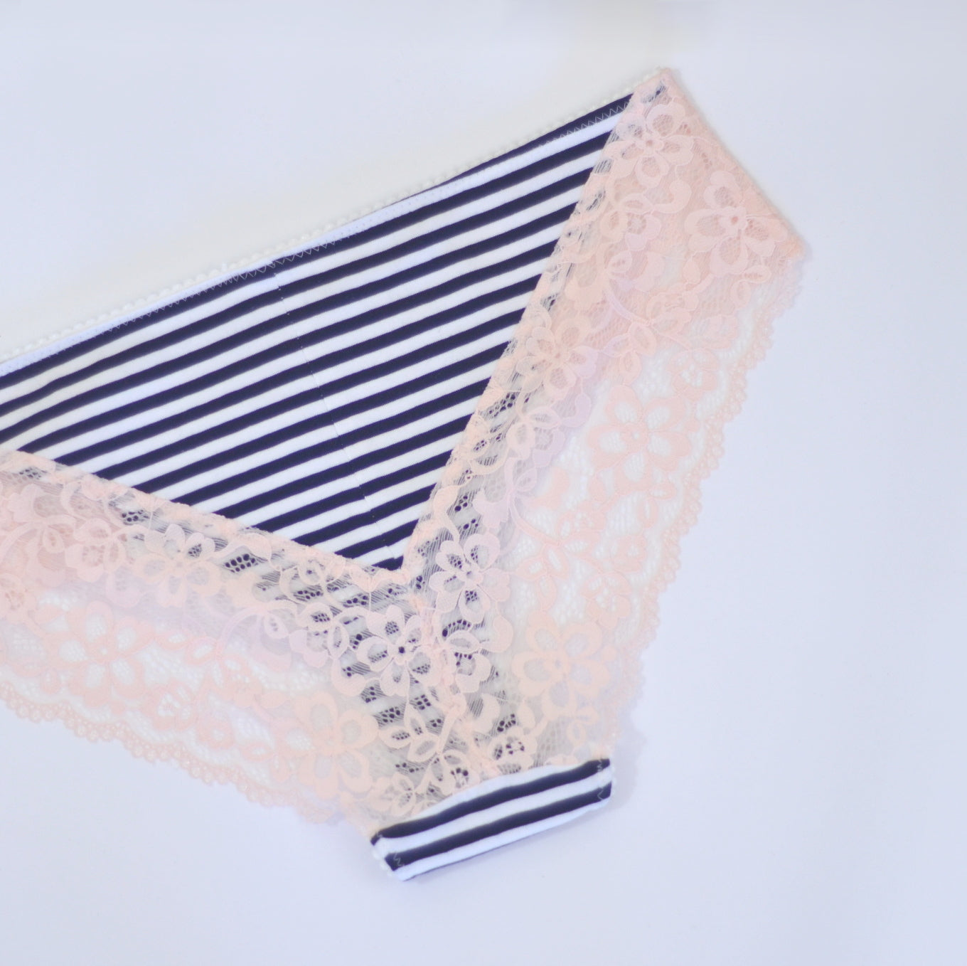 Ensemble Karmah, culotte et soutien-gorge sans armature en dentelle