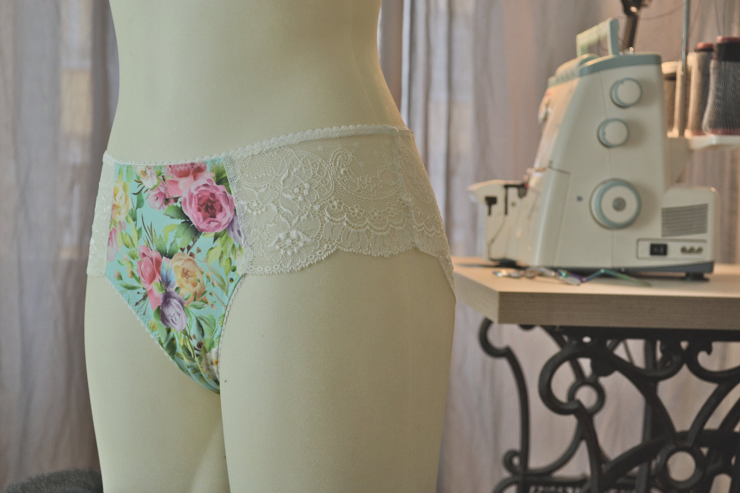 Ensemble Karmah, culotte et soutien-gorge sans armature en dentelle