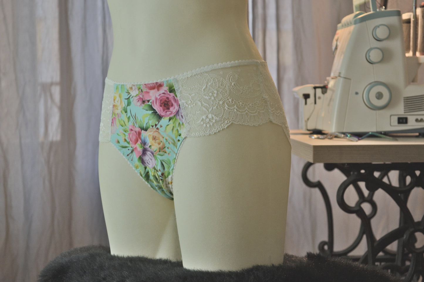 Ensemble Karmah, culotte et soutien-gorge sans armature en dentelle