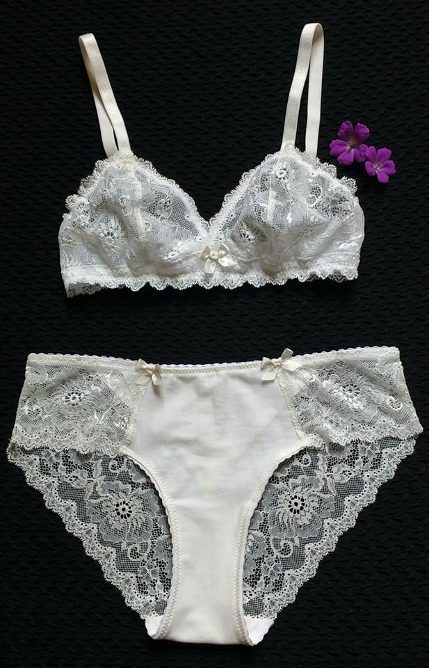 Ensemble Karmah, culotte et soutien-gorge sans armature en dentelle