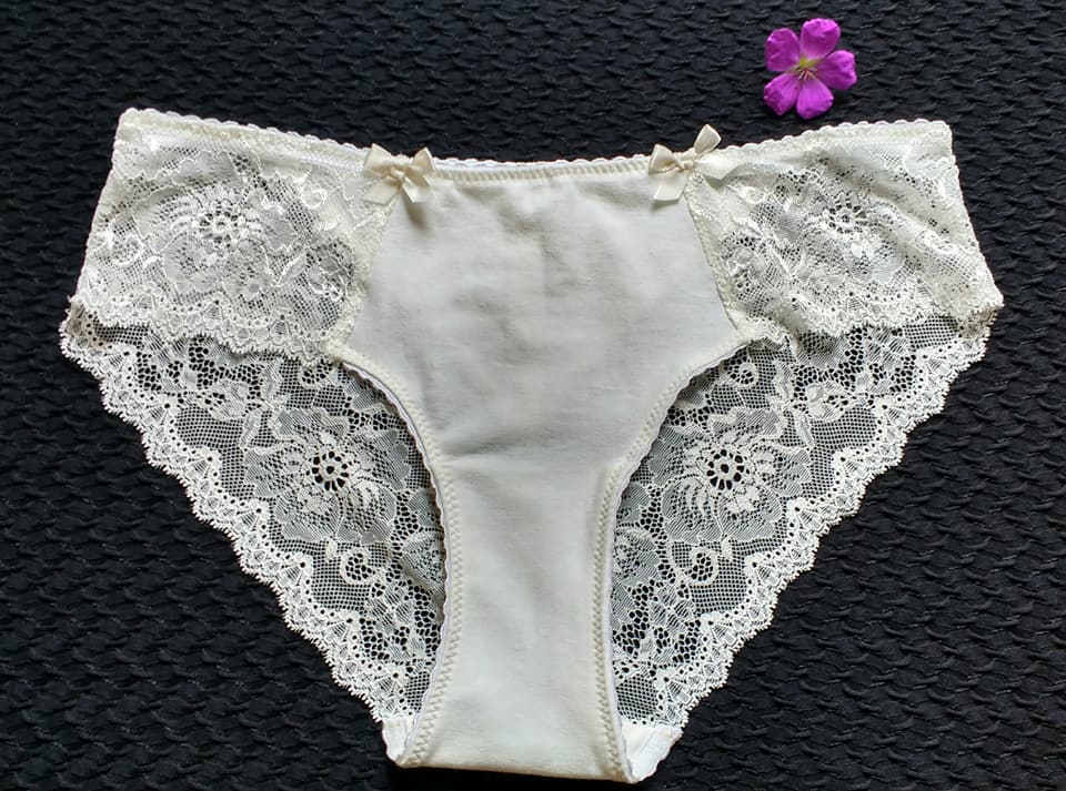 Ensemble Karmah, culotte et soutien-gorge sans armature en dentelle