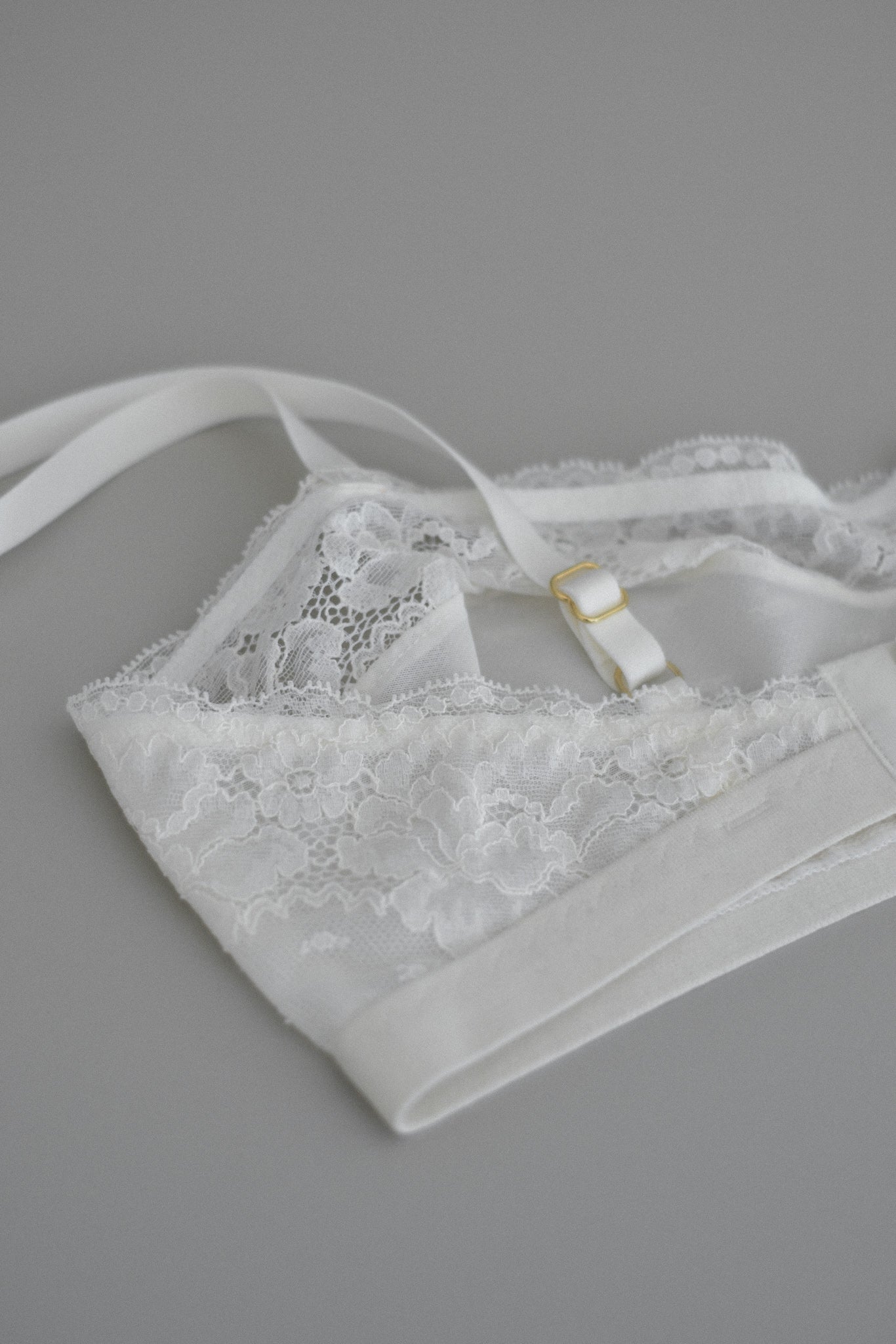 Abysse, le soutien-gorge bandeau en dentelle