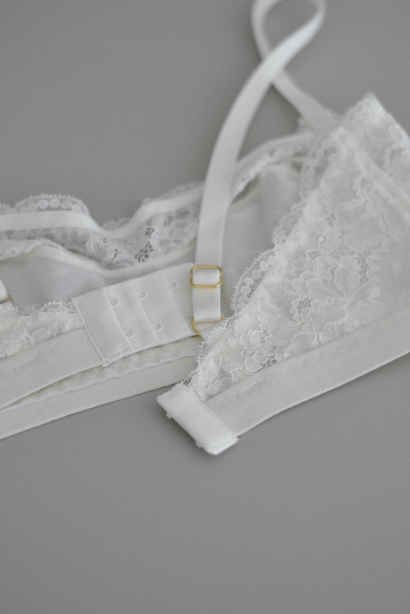 Abysse, le soutien-gorge bandeau en dentelle