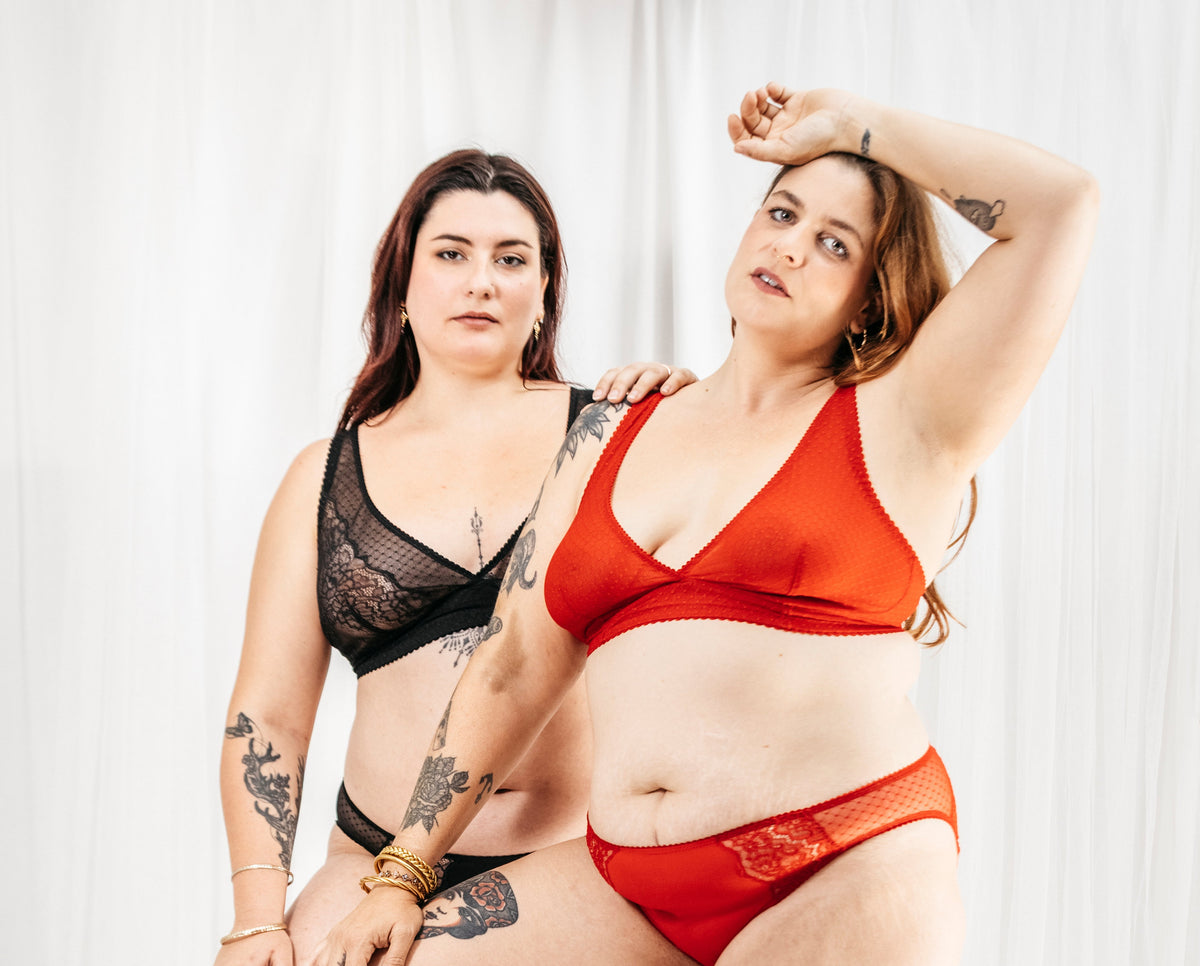Comète, l’ensemble soutien-gorge foulard et culotte à empiècements