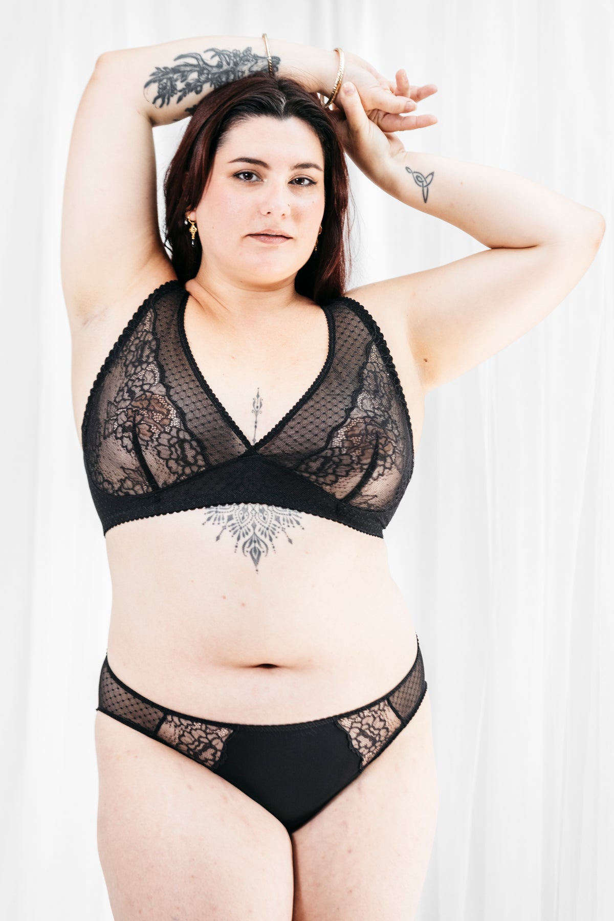 Comète, l’ensemble soutien-gorge foulard et culotte à empiècements