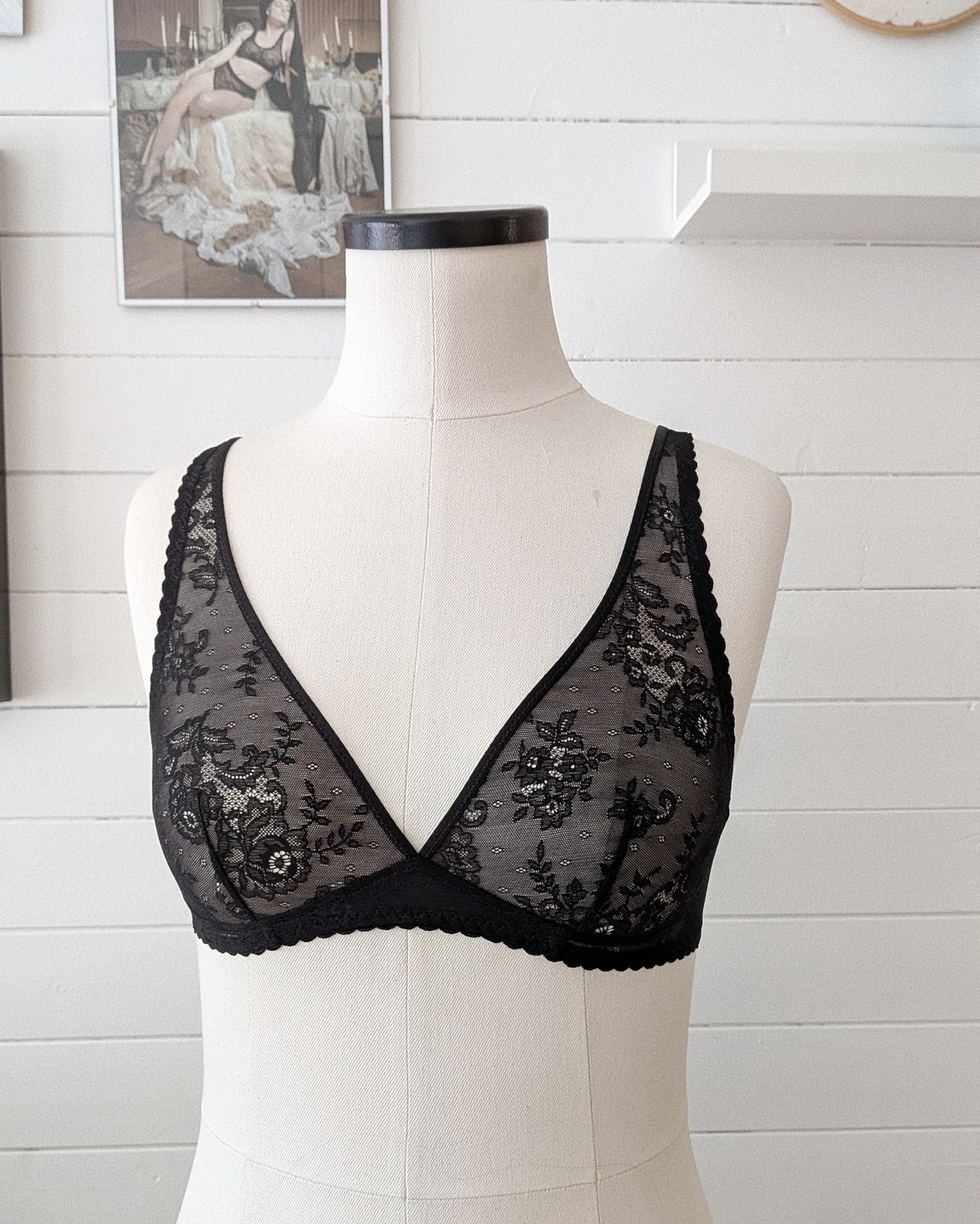 Comète, l’ensemble soutien-gorge foulard et culotte à empiècements