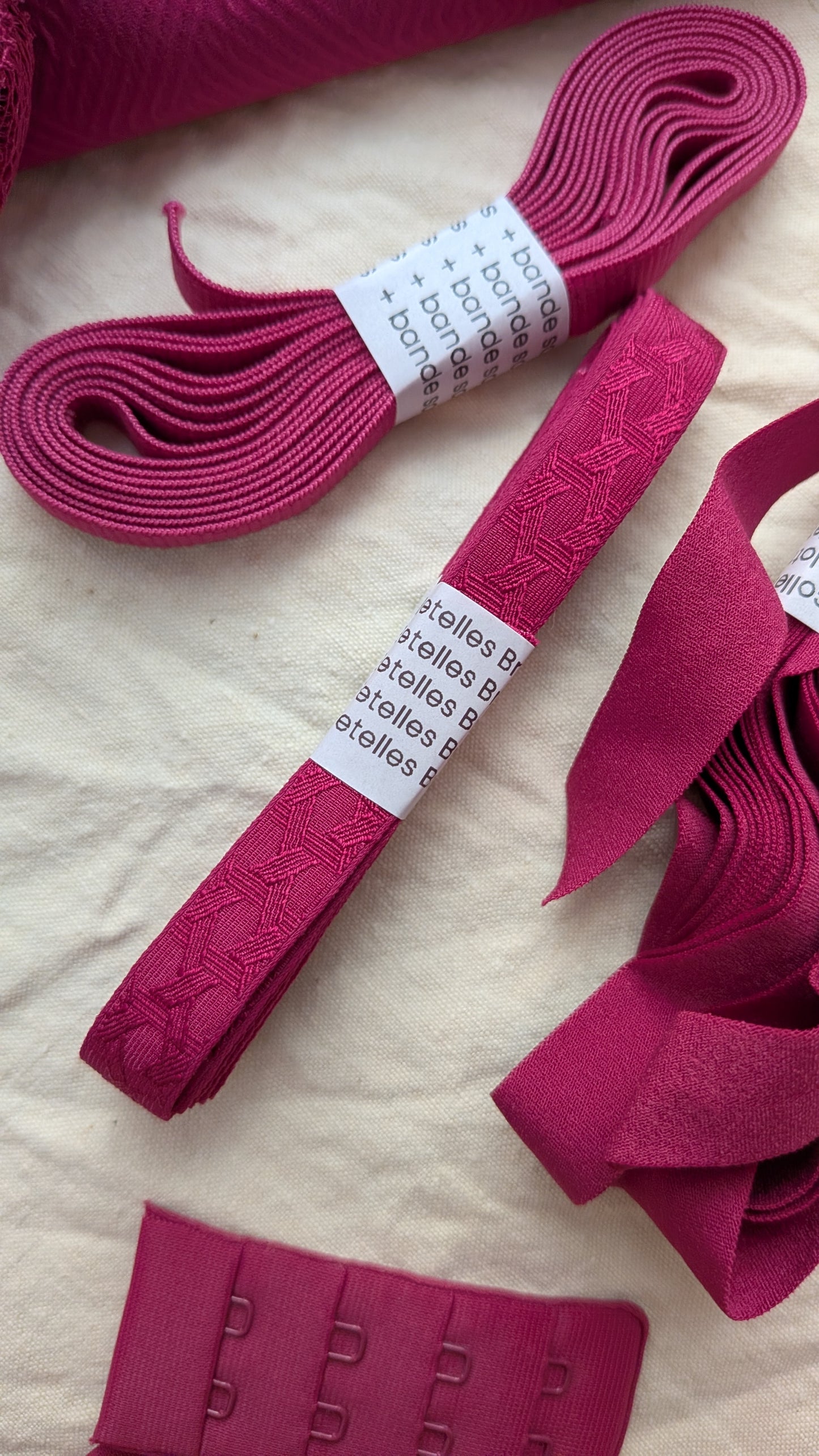 Assortiment couture lingerie GROSEILLE