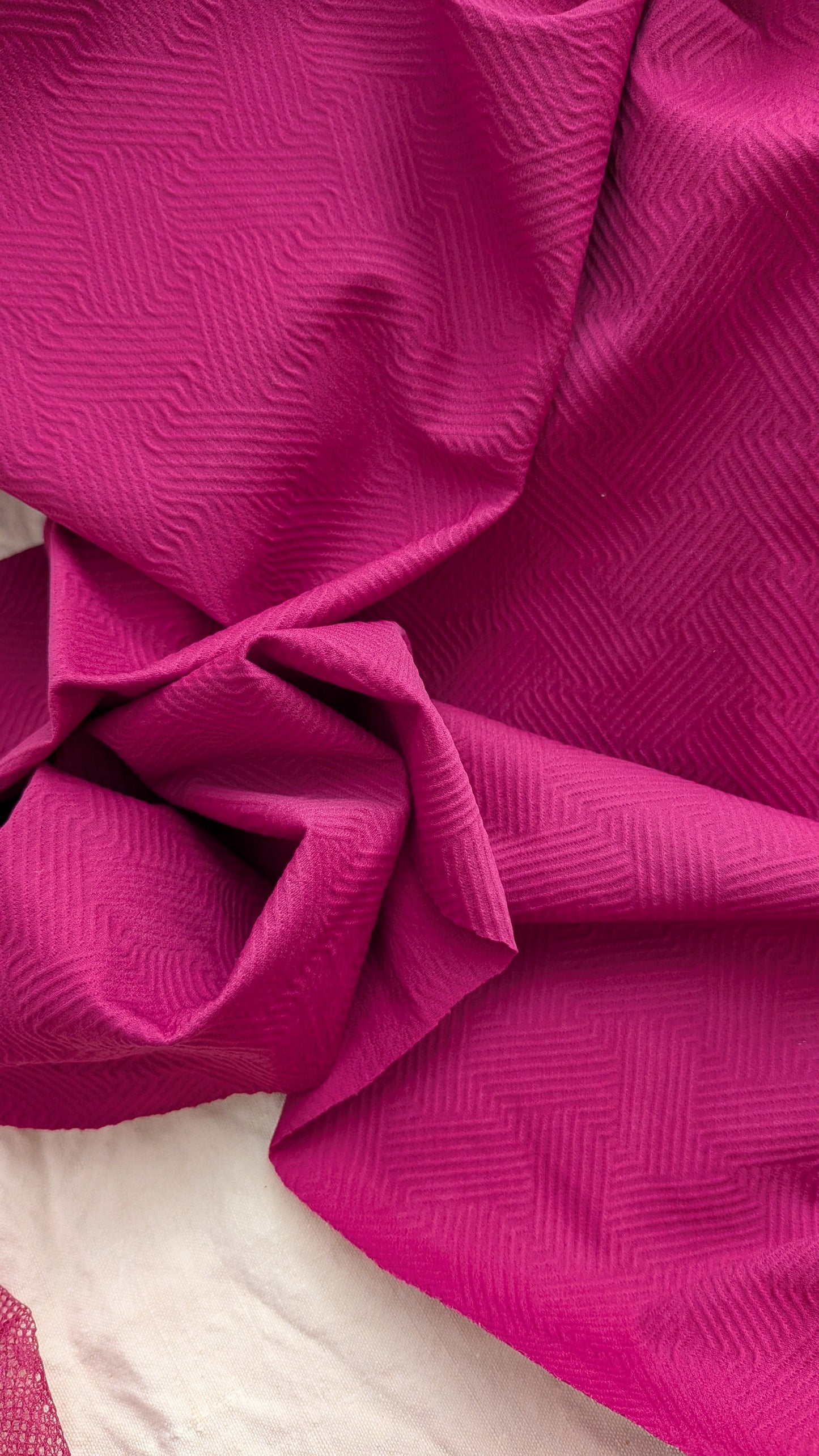 Assortiment couture lingerie GROSEILLE