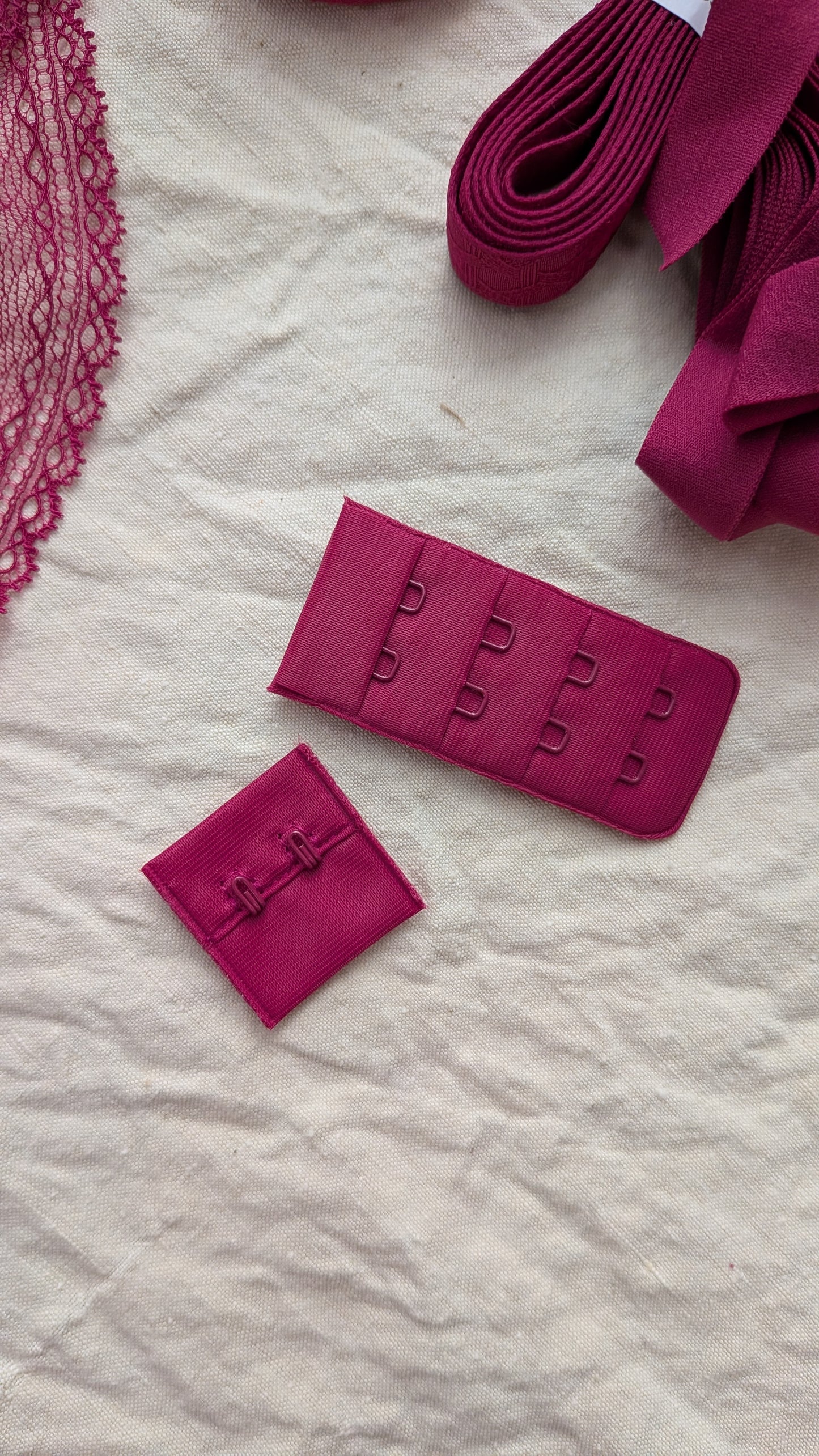 Assortiment couture lingerie GROSEILLE