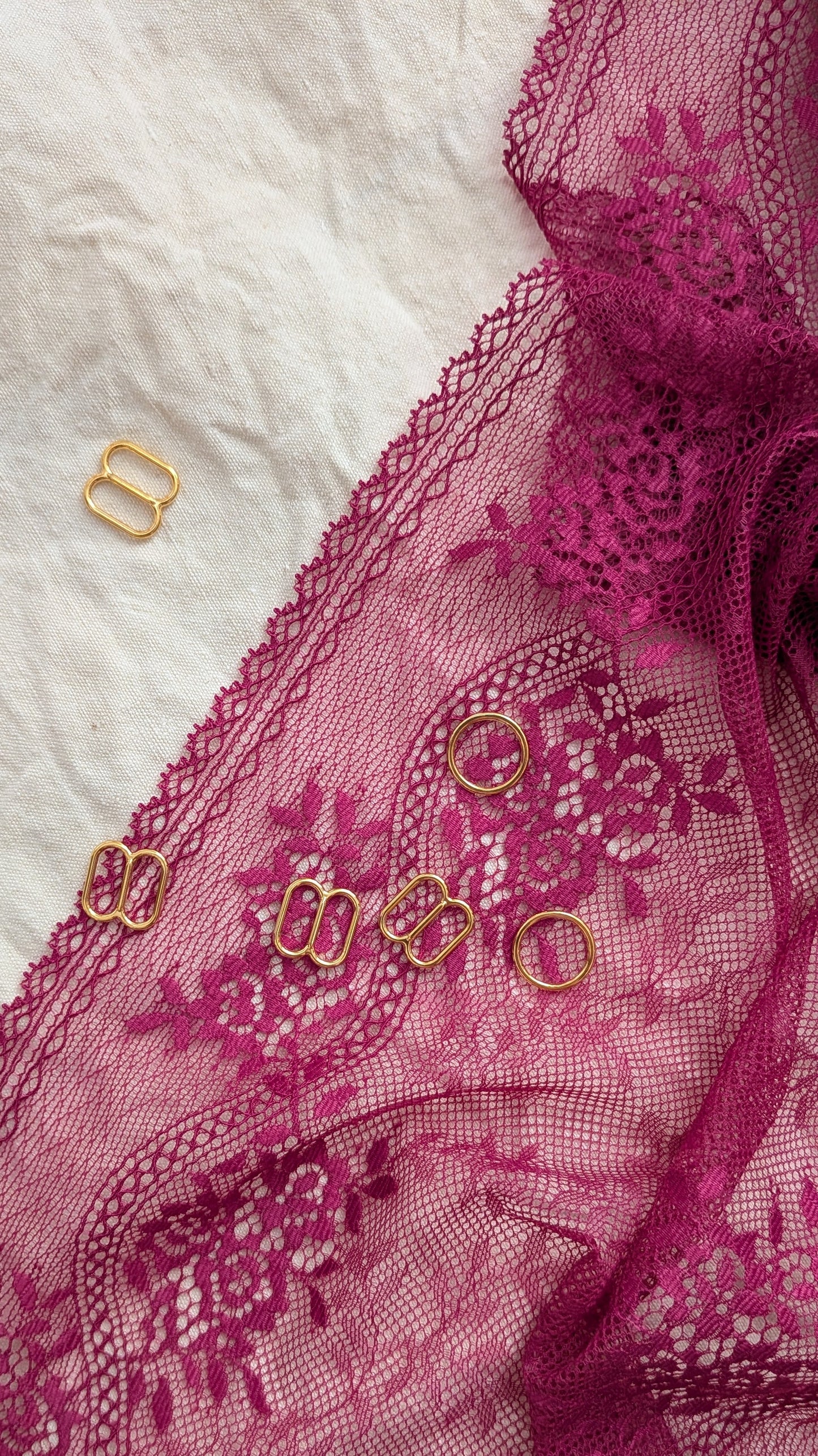 Assortiment couture lingerie GROSEILLE