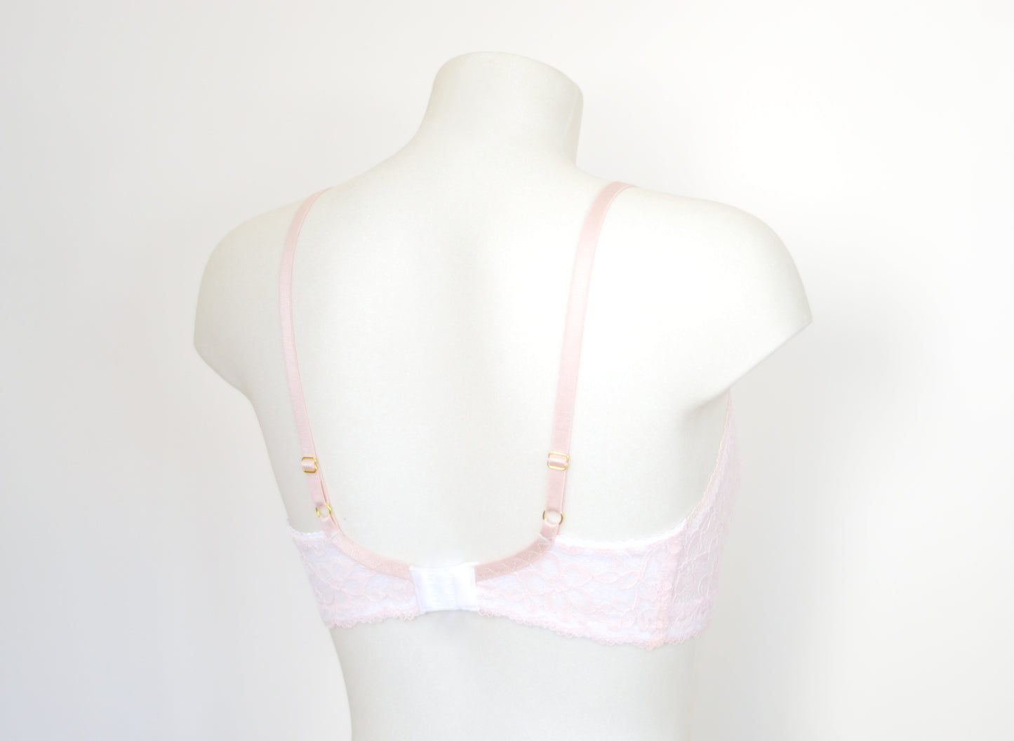 Karmah, the lace soft bra (french only) 