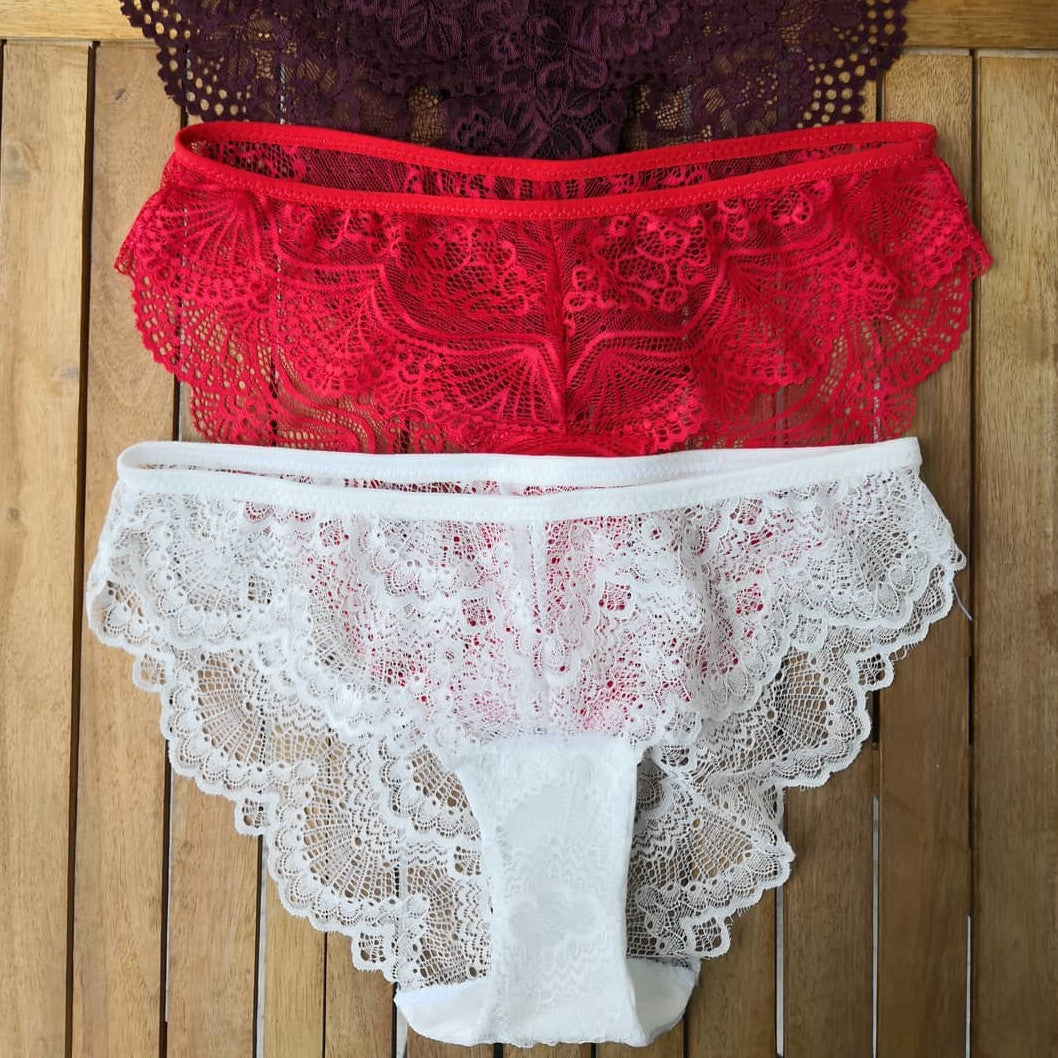 Orion, the lace panties (french only) 