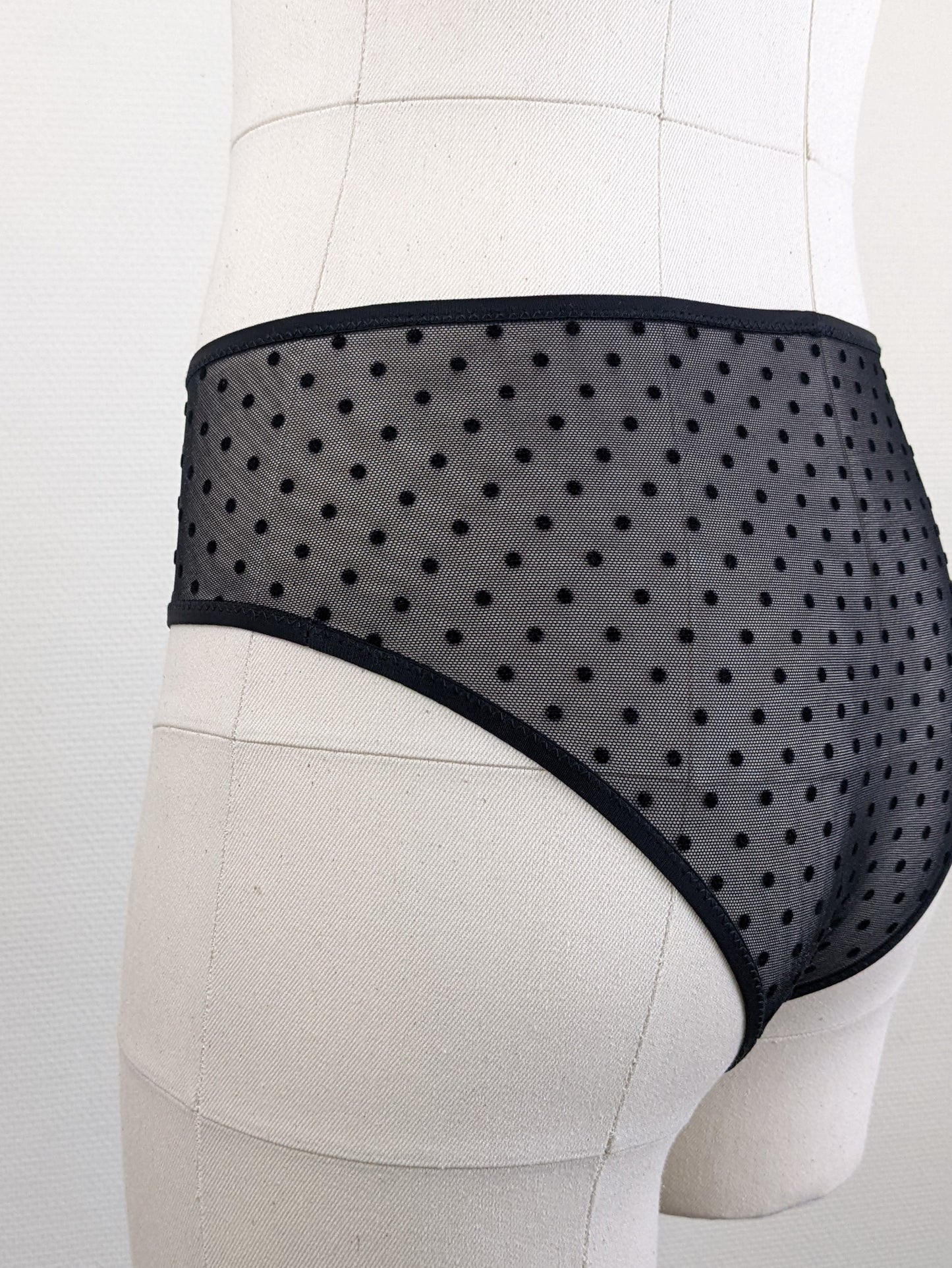 Atlas, la culotte échancrée à taille haute